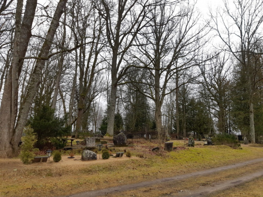 Käru kalmistu (Foto K. Klandorf 26.01.2020) Kultuurimälestiste register.jpg