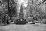 Pilt: Audru kalmistu mälestussammas.jpg